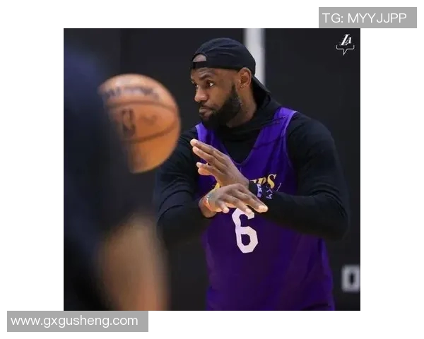 重庆网球队包夹战术解析与网球热点探讨