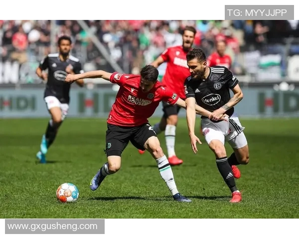 德累斯与凯泽的激烈对决揭示了足球战术的博弈与球队实力的较量