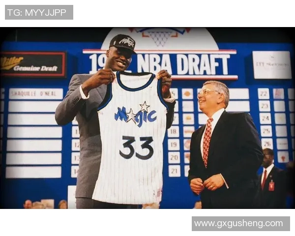 斯普雷维尔与科比的巅峰对决揭示篮球传奇的魅力与荣耀