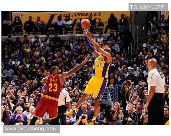 詹姆斯与科比全明星对决的传奇时刻与篮球荣耀的巅峰对比