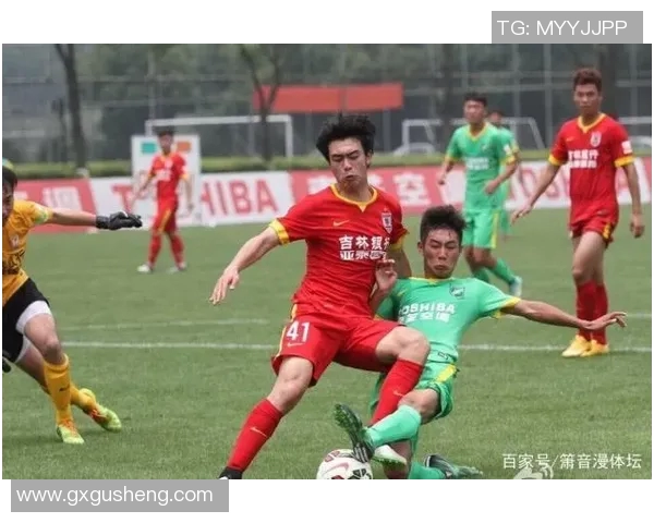 青岛黄海迎战贵州恒丰争夺中甲联赛关键三分的精彩对决